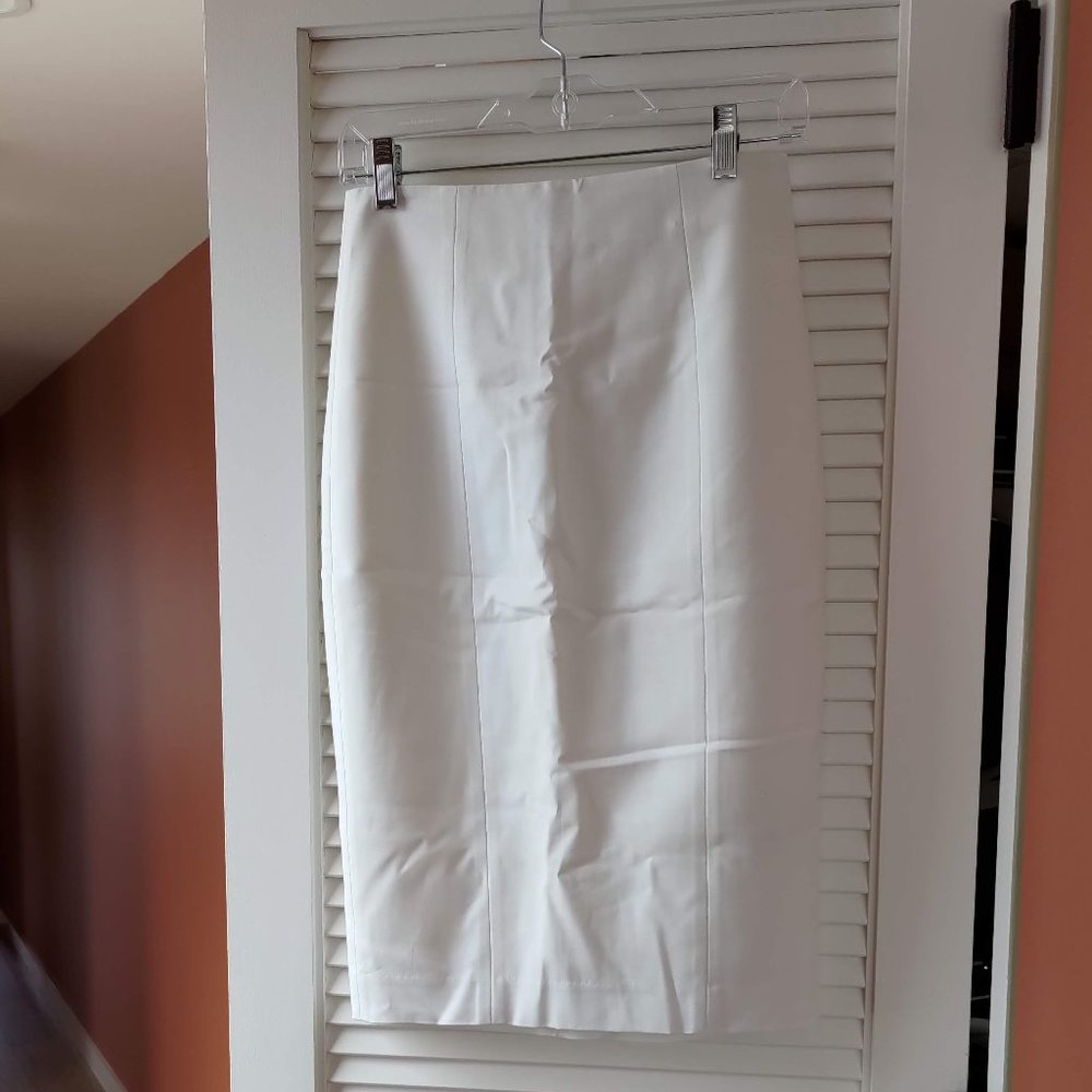 White Banana Republic pencil skirt
